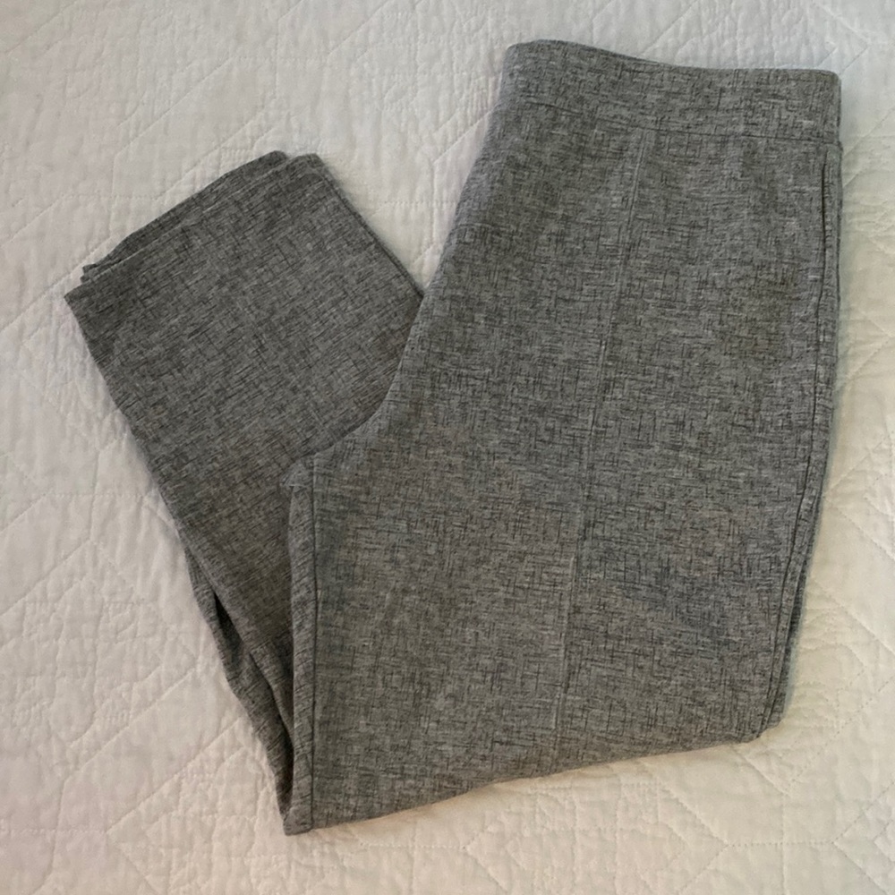 Lyssé straight leg crop pant in gray tweed pattern faux pockets